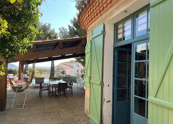 Cassis Hostel